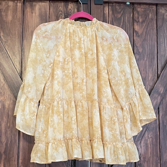 Entro Ruffle Blouse - Picture 2 of 4